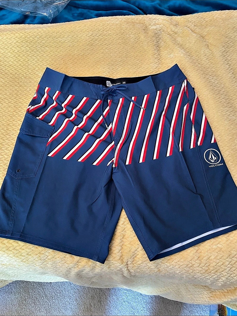 Volcom Manic 2 Boardshort 20 - Striped Blue & Red  and White - Size 38 NWT